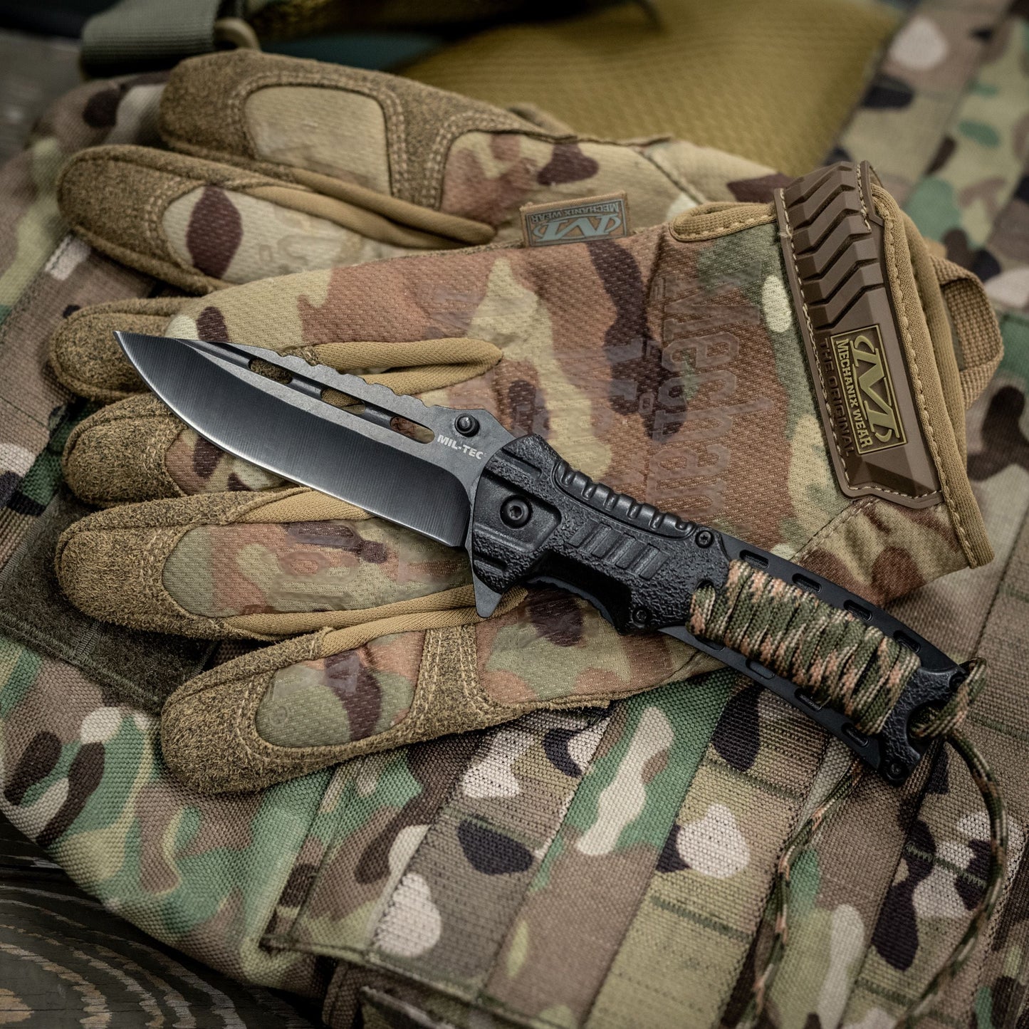 Mil-Tec Paracord folding knife with flint